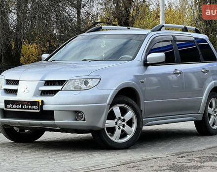 Серый Мицубиси Аутлендер, объемом двигателя 2.38 л и пробегом 197 тыс. км за 7699 $, фото 1 на Automoto.ua