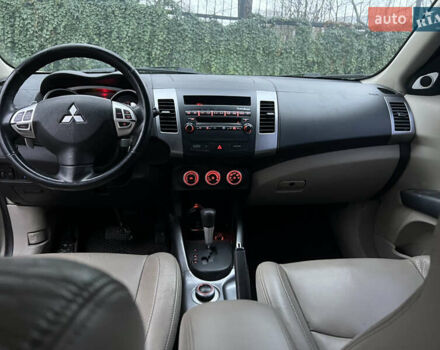 Сірий Міцубісі Аутлендер, об'ємом двигуна 2.4 л та пробігом 158 тис. км за 8600 $, фото 1 на Automoto.ua