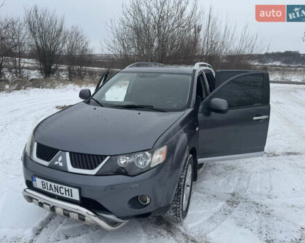 Серый Мицубиси Аутлендер, объемом двигателя 3 л и пробегом 123 тыс. км за 10900 $, фото 1 на Automoto.ua
