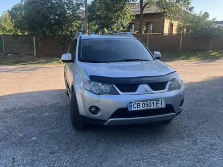 Серый Мицубиси Аутлендер, объемом двигателя 2.36 л и пробегом 245 тыс. км за 9300 $, фото 1 на Automoto.ua