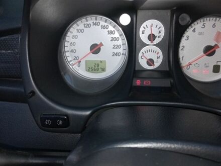 Сірий Міцубісі Аутлендер, об'ємом двигуна 2.4 л та пробігом 257 тис. км за 6000 $, фото 1 на Automoto.ua