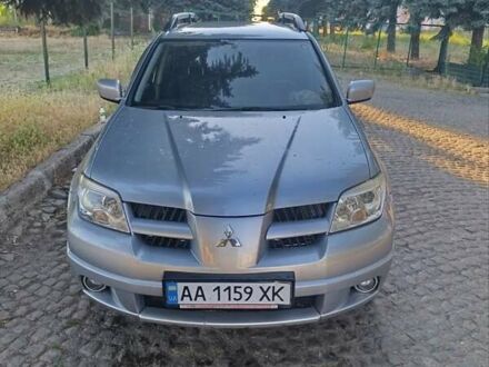 Міцубісі Аутлендер 2008 у Кропивницькому (Кіровограді) на Automoto.ua Сірий Міцубісі Аутлендер, об'ємом двигуна 2 л та пробігом 235 тис. км за 6950 $, фото 1 на Automoto.ua
