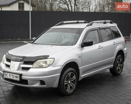 Сірий Міцубісі Аутлендер, об'ємом двигуна 2 л та пробігом 258 тис. км за 5650 $, фото 1 на Automoto.ua