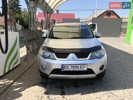 Серый Мицубиси Аутлендер, объемом двигателя 2.18 л и пробегом 250 тыс. км за 9000 $, фото 1 на Automoto.ua