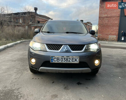 Серый Мицубиси Аутлендер, объемом двигателя 3 л и пробегом 294 тыс. км за 8200 $, фото 1 на Automoto.ua