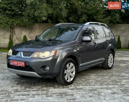 Серый Мицубиси Аутлендер, объемом двигателя 2 л и пробегом 236 тыс. км за 9600 $, фото 1 на Automoto.ua