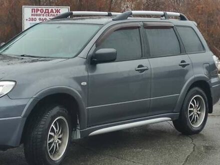 Серый Мицубиси Аутлендер, объемом двигателя 2 л и пробегом 200 тыс. км за 5999 $, фото 1 на Automoto.ua