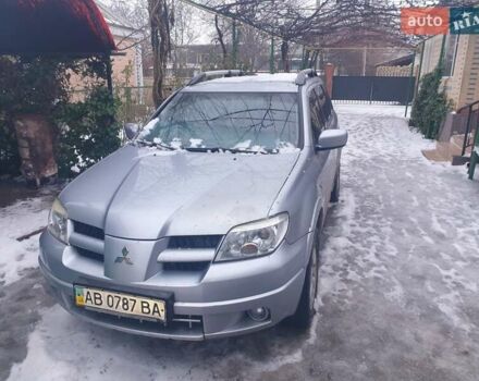 Серый Мицубиси Аутлендер, объемом двигателя 2 л и пробегом 158 тыс. км за 5500 $, фото 1 на Automoto.ua