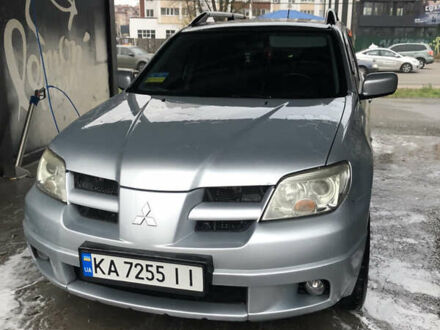 Серый Мицубиси Аутлендер, объемом двигателя 2 л и пробегом 170 тыс. км за 6950 $, фото 1 на Automoto.ua