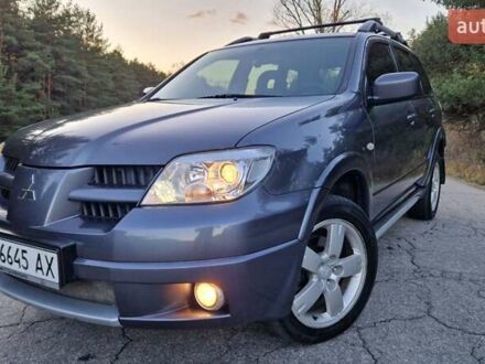 Серый Мицубиси Аутлендер, объемом двигателя 2 л и пробегом 157 тыс. км за 8300 $, фото 1 на Automoto.ua