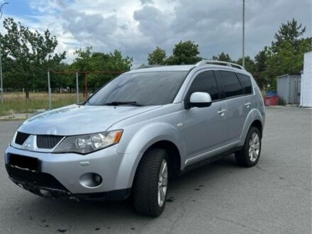 Серый Мицубиси Аутлендер, объемом двигателя 0 л и пробегом 280 тыс. км за 4800 $, фото 1 на Automoto.ua