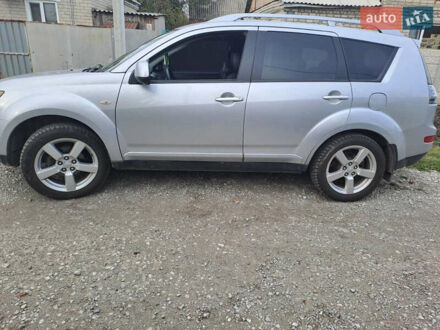 Серый Мицубиси Аутлендер, объемом двигателя 2.4 л и пробегом 120 тыс. км за 10000 $, фото 1 на Automoto.ua