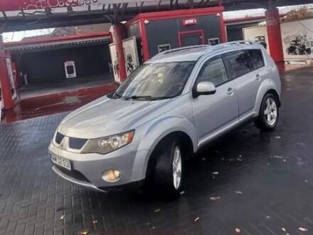 Серый Мицубиси Аутлендер, объемом двигателя 2 л и пробегом 340 тыс. км за 4288 $, фото 1 на Automoto.ua