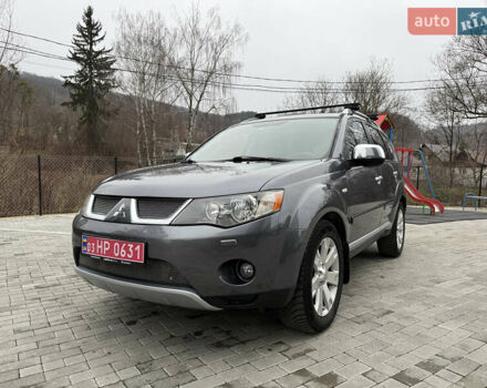 Серый Мицубиси Аутлендер, объемом двигателя 2 л и пробегом 237 тыс. км за 8999 $, фото 1 на Automoto.ua