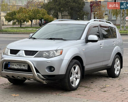 Серый Мицубиси Аутлендер, объемом двигателя 3 л и пробегом 176 тыс. км за 8300 $, фото 1 на Automoto.ua