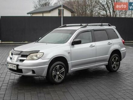 Серый Мицубиси Аутлендер, объемом двигателя 2 л и пробегом 258 тыс. км за 5300 $, фото 1 на Automoto.ua