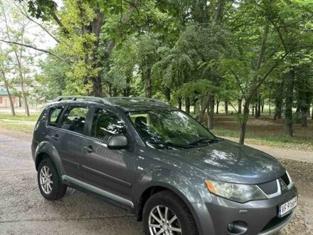 Мицубиси Аутлендер 2008 в Кривом Роге на Automoto.ua Серый Мицубиси Аутлендер, объемом двигателя 2 л и пробегом 300 тыс. км за 4750 $, фото 1 на Automoto.ua