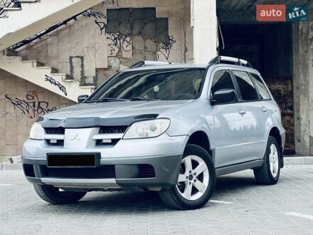 Міцубісі Аутлендер 2008 у Тернополі на Automoto.ua Сірий Міцубісі Аутлендер, об'ємом двигуна 2 л та пробігом 278 тис. км за 4999 $, фото 1 на Automoto.ua
