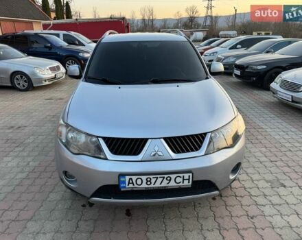 Серый Мицубиси Аутлендер, объемом двигателя 2 л и пробегом 219 тыс. км за 8300 $, фото 1 на Automoto.ua