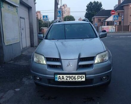Сірий Міцубісі Аутлендер, об'ємом двигуна 2 л та пробігом 247 тис. км за 5400 $, фото 1 на Automoto.ua