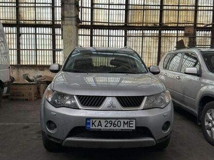 Серый Мицубиси Аутлендер, объемом двигателя 2 л и пробегом 250 тыс. км за 4700 $, фото 1 на Automoto.ua