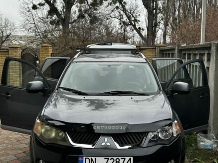 Серый Мицубиси Аутлендер, объемом двигателя 2.4 л и пробегом 265 тыс. км за 7000 $, фото 1 на Automoto.ua