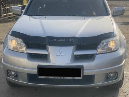 Мицубиси Аутлендер 2008 в Луцке на Automoto.ua Серый Мицубиси Аутлендер, объемом двигателя 2.38 л и пробегом 253 тыс. км за 7200 $, фото 1 на Automoto.ua
