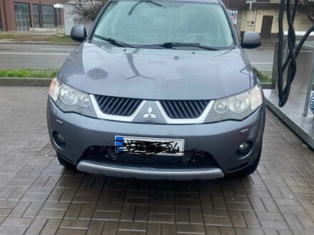 Серый Мицубиси Аутлендер, объемом двигателя 2 л и пробегом 330 тыс. км за 4950 $, фото 1 на Automoto.ua