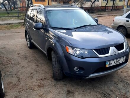 Серый Мицубиси Аутлендер, объемом двигателя 3 л и пробегом 160 тыс. км за 7500 $, фото 1 на Automoto.ua