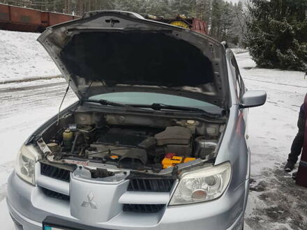 Серый Мицубиси Аутлендер, объемом двигателя 2.38 л и пробегом 700 тыс. км за 7058 $, фото 1 на Automoto.ua