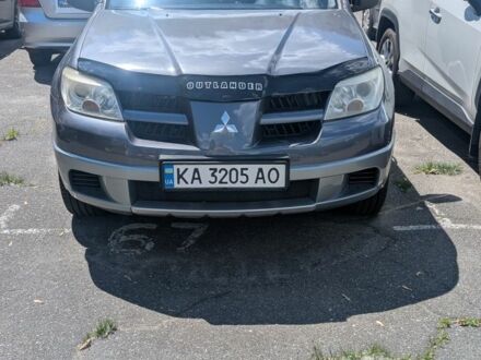Мицубиси Аутлендер 2009 в Киеве на Automoto.ua Серый Мицубиси Аутлендер, объемом двигателя 0 л и пробегом 300 тыс. км за 7200 $, фото 1 на Automoto.ua