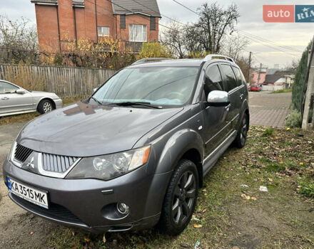 Серый Мицубиси Аутлендер, объемом двигателя 3 л и пробегом 279 тыс. км за 11300 $, фото 1 на Automoto.ua