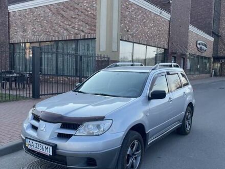Мицубиси Аутлендер 2009 в Киеве на Automoto.ua Серый Мицубиси Аутлендер, объемом двигателя 2 л и пробегом 196 тыс. км за 6890 $, фото 1 на Automoto.ua