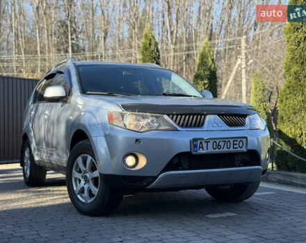 Серый Мицубиси Аутлендер, объемом двигателя 2 л и пробегом 268 тыс. км за 8950 $, фото 1 на Automoto.ua