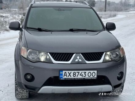 Серый Мицубиси Аутлендер, объемом двигателя 3 л и пробегом 263 тыс. км за 11500 $, фото 1 на Automoto.ua
