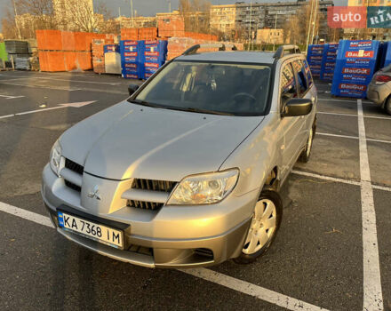 Серый Мицубиси Аутлендер, объемом двигателя 2 л и пробегом 138 тыс. км за 7000 $, фото 1 на Automoto.ua