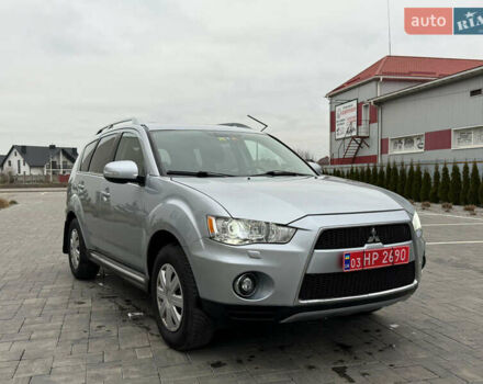 Серый Мицубиси Аутлендер, объемом двигателя 2.2 л и пробегом 236 тыс. км за 10500 $, фото 1 на Automoto.ua