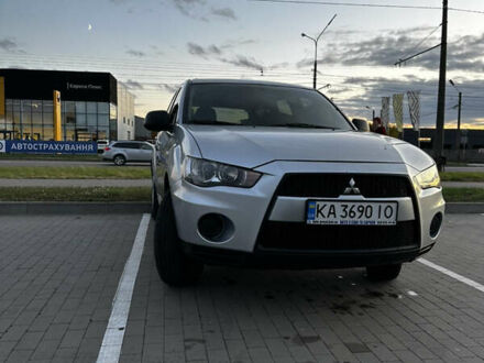 Мицубиси Аутлендер 2010 в Белой Церкве на Automoto.ua Серый Мицубиси Аутлендер, объемом двигателя 2.36 л и пробегом 220 тыс. км за 9000 $, фото 1 на Automoto.ua