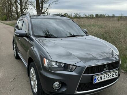 Міцубісі Аутлендер 2011 у Києві на Automoto.ua Сірий Міцубісі Аутлендер, об'ємом двигуна 2.4 л та пробігом 127 тис. км за 12500 $, фото 1 на Automoto.ua