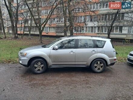 Серый Мицубиси Аутлендер, объемом двигателя 2 л и пробегом 376 тыс. км за 7300 $, фото 1 на Automoto.ua