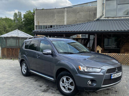 Серый Мицубиси Аутлендер, объемом двигателя 2.27 л и пробегом 220 тыс. км за 11300 $, фото 1 на Automoto.ua