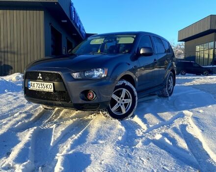 Серый Мицубиси Аутлендер, объемом двигателя 2 л и пробегом 241 тыс. км за 11500 $, фото 1 на Automoto.ua