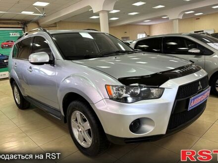Серый Мицубиси Аутлендер, объемом двигателя 2 л и пробегом 196 тыс. км за 9900 $, фото 1 на Automoto.ua