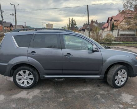 Серый Мицубиси Аутлендер, объемом двигателя 0 л и пробегом 204 тыс. км за 10200 $, фото 1 на Automoto.ua