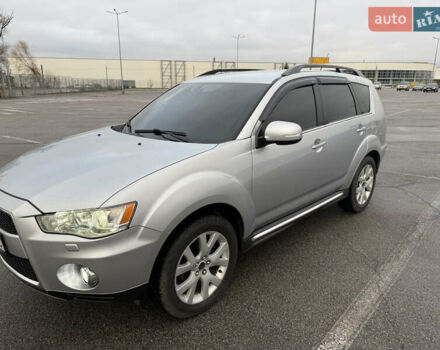 Серый Мицубиси Аутлендер, объемом двигателя 2.27 л и пробегом 310 тыс. км за 13000 $, фото 1 на Automoto.ua