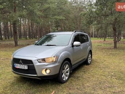 Серый Мицубиси Аутлендер, объемом двигателя 2.4 л и пробегом 240 тыс. км за 12300 $, фото 1 на Automoto.ua
