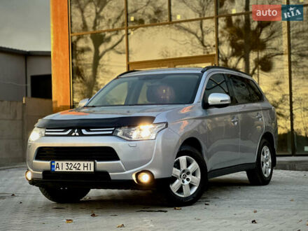Серый Мицубиси Аутлендер, объемом двигателя 2.36 л и пробегом 225 тыс. км за 10500 $, фото 1 на Automoto.ua