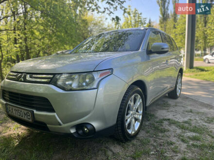 Серый Мицубиси Аутлендер, объемом двигателя 2.36 л и пробегом 162 тыс. км за 10500 $, фото 1 на Automoto.ua