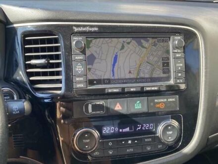 Міцубісі Аутлендер 2013 у Києві на Automoto.ua Сірий Міцубісі Аутлендер, об'ємом двигуна 2 л та пробігом 258 тис. км за 13700 $, фото 1 на Automoto.ua