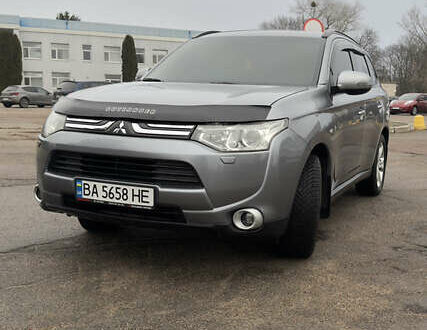 Мицубиси Аутлендер 2013 в Кропивницком (Кировограде) на Automoto.ua Серый Мицубиси Аутлендер, объемом двигателя 2.4 л и пробегом 153 тыс. км за 13500 $, фото 1 на Automoto.ua